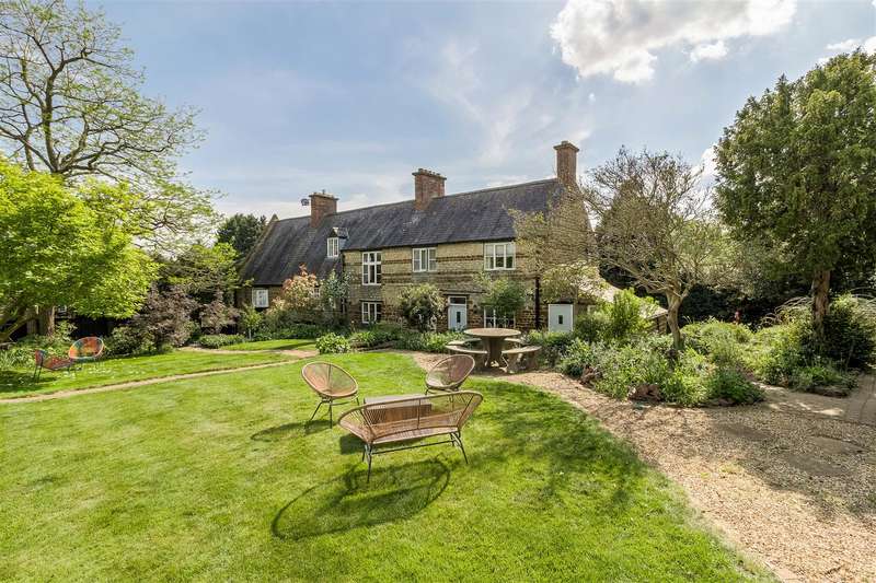 6 Bedrooms House for sale in Church Street, Finedon, NN9