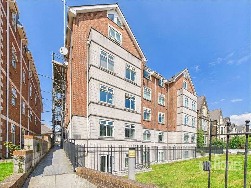 2 Bedrooms Apartment Flat