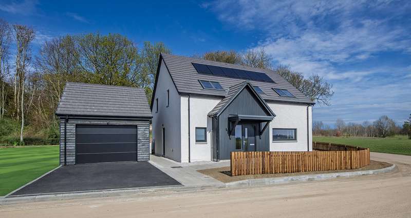 4 Bedrooms Detached House