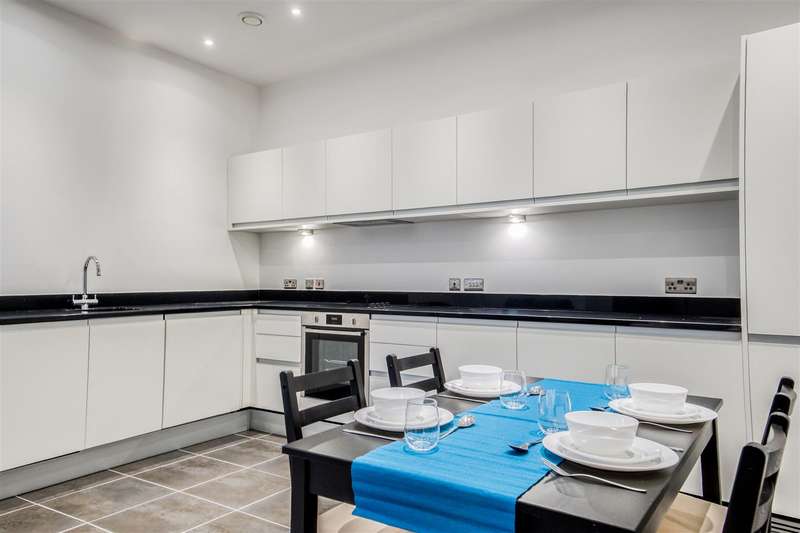 2 Bedrooms Apartment Flat for sale in The Co-operative, Corporation Street, Coventry ** Beautiful Throughout, CV1