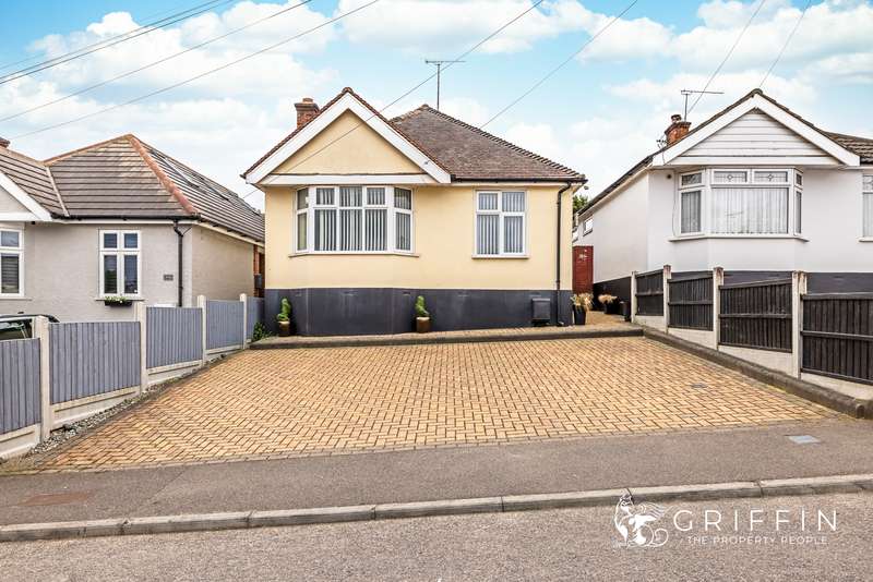 2 Bedrooms Bungalow for sale in Boscombe Avenue, Grays, RM17