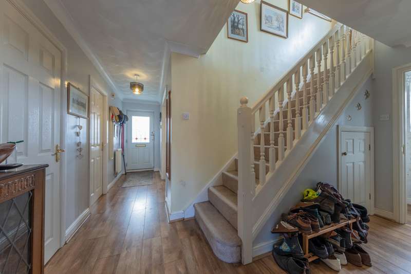 Property for Sale in Bedroom House Detached In Darnhall, Cw7