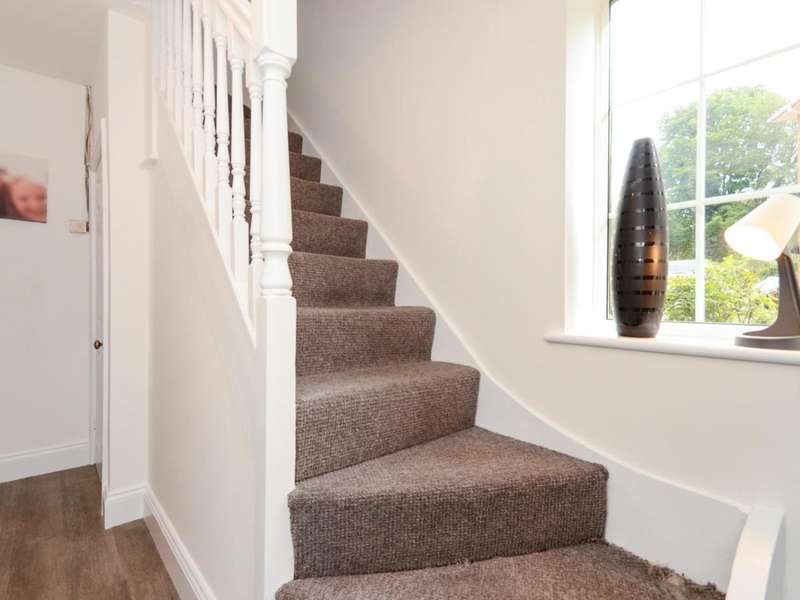 Property for Sale in Moorbank Drive, Crosspool, Sheffield, S10
