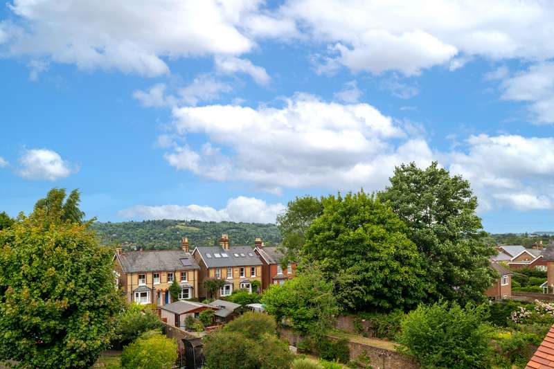 Property for Sale in Smoke Lane, Reigate, Rh2