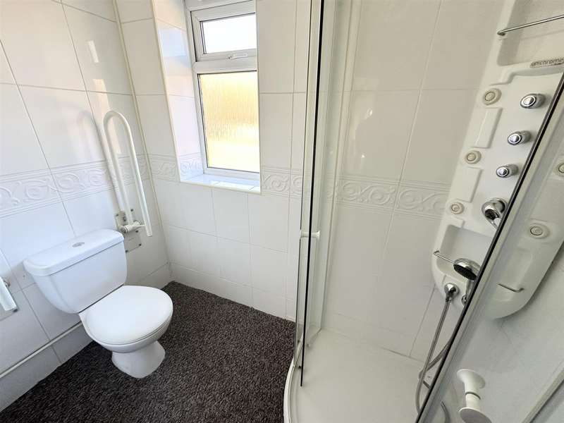 Property for Sale in Woodfield Drive, Swadlincote, De11