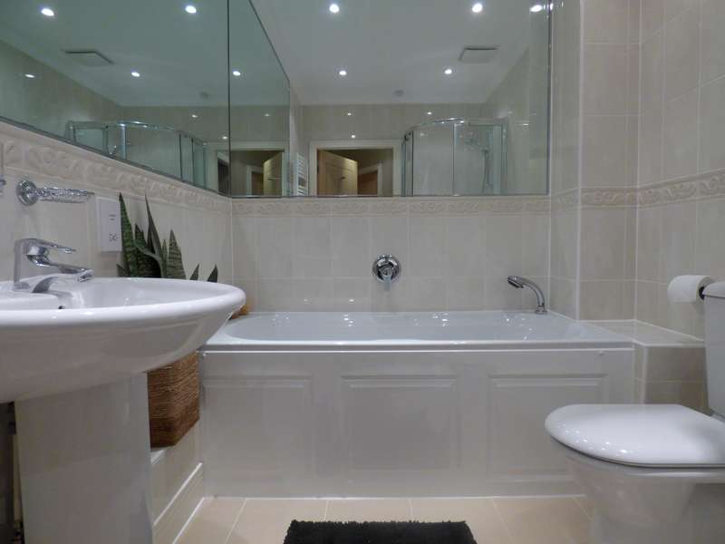 Property to rent in Harsfold Close, Rustington, Bn16