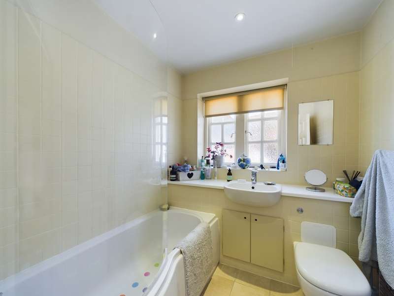 Property to rent in Fernbrook, Pangbourne, Rg8