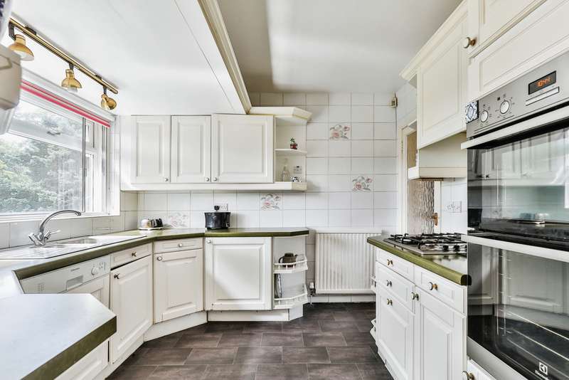 Property for Sale in Lady Ediths Avenue, Scarborough, North Yorkshire