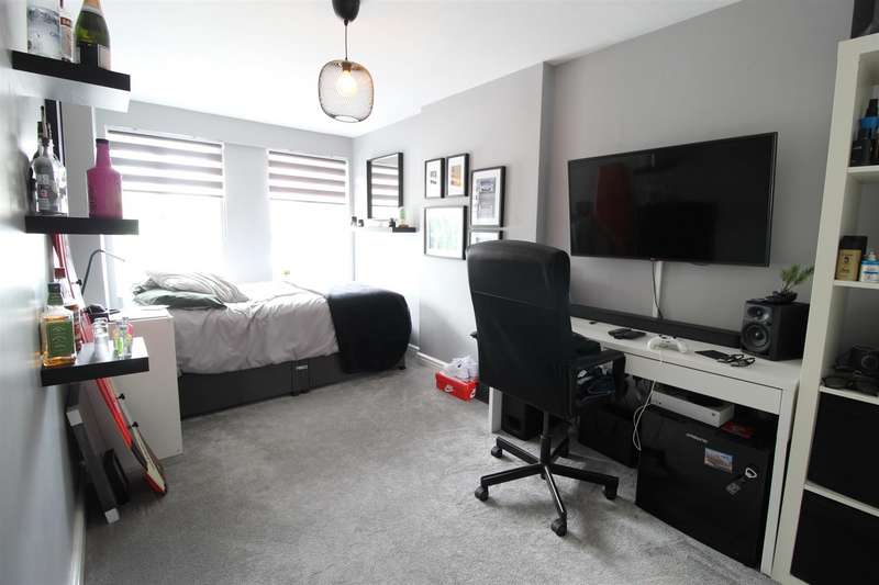 Property for Sale in Hurst Crescent, Glossop, Sk13