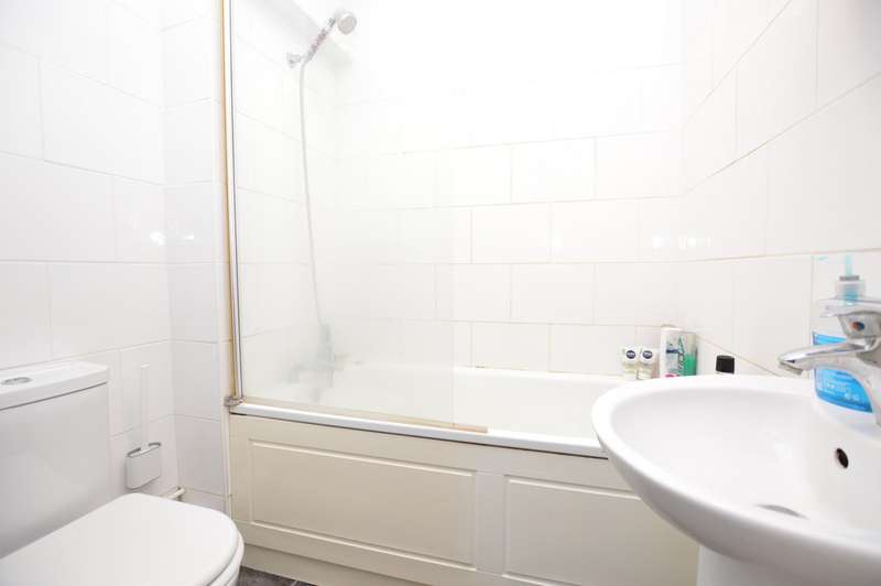 Property to rent in Woking, Gu21
