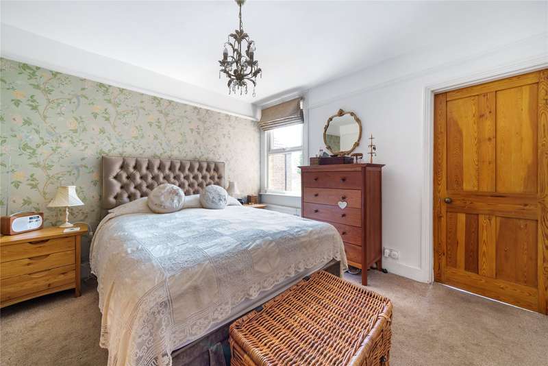 Property for Sale in Sunbury Lane, Walton On Thames, Surrey, Kt12