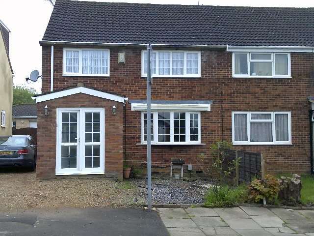 3 Bedrooms Semi Detached House for sale in Luton, LU4