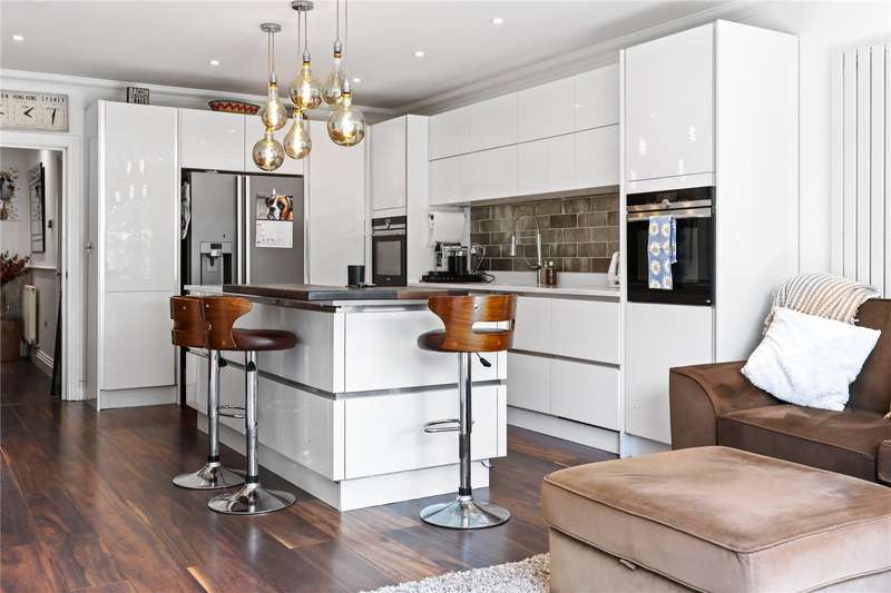 Property for Sale in Trenchard Close, Hersham, Waltononthames, Surrey