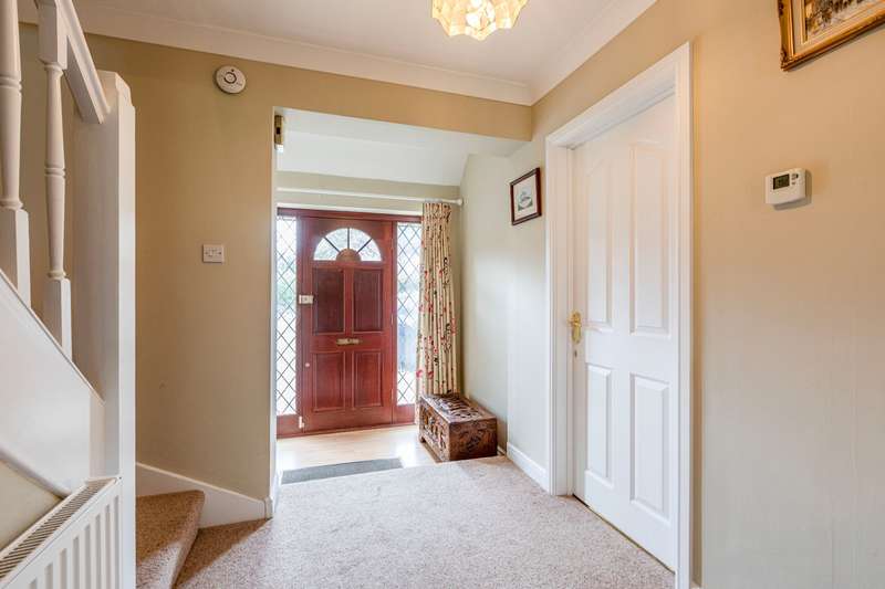 Property for Sale in Lovelace Drive, Pyrford, Surrey, Gu22