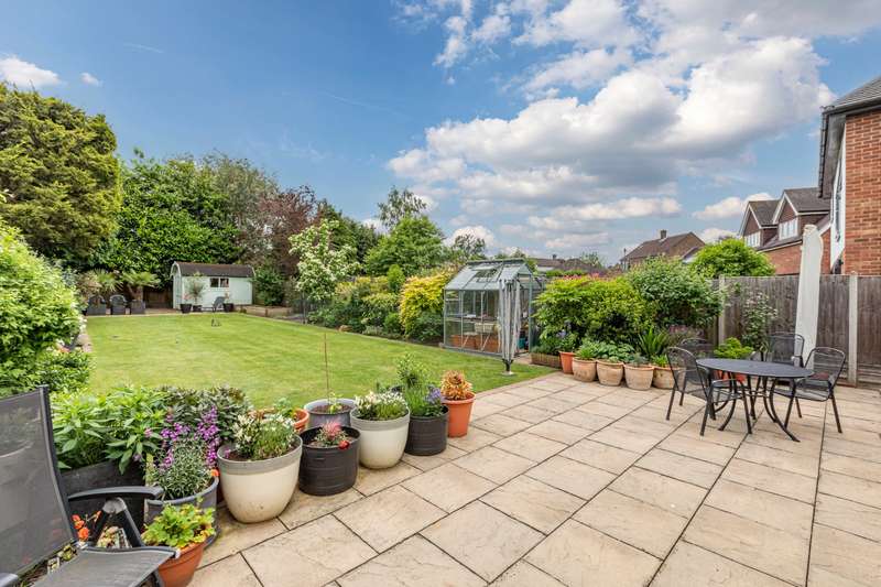 Property for Sale in Lovelace Drive, Pyrford, Surrey, Gu22