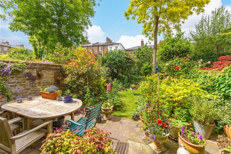 2 Bedrooms Flat for sale in Laurier Road, Dartmouth, NW5