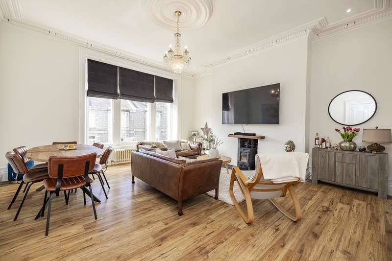 4 Bedrooms Flat for rent in Hartington Road, Aberdeen, AB10