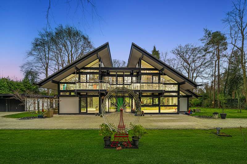 5 Bedrooms Detached House for sale in Stoke Wood Stoke Poges, Buckinghamshire, SL2