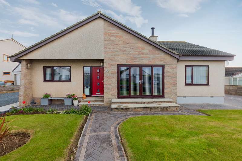4 Bedrooms Bungalow