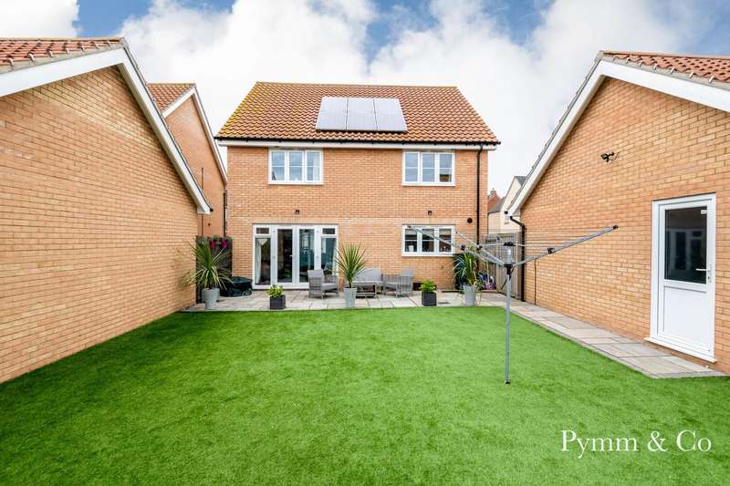4 Bedrooms Detached House for sale in Almond Drive, Cringleford, NR4
