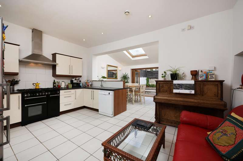 4 Bedrooms House for sale in Raglan Road, Bishopston, BS7