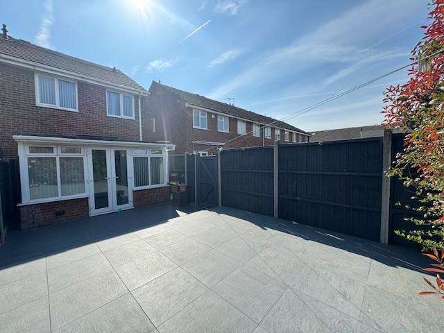 3 Bedrooms House for rent in Torridge Road, Slough, Buckinghamshire, SL3