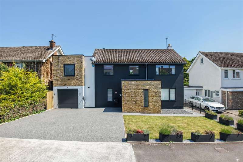 5 Bedrooms Detached House for sale in Robinswood Crescent, Penarth, CF64