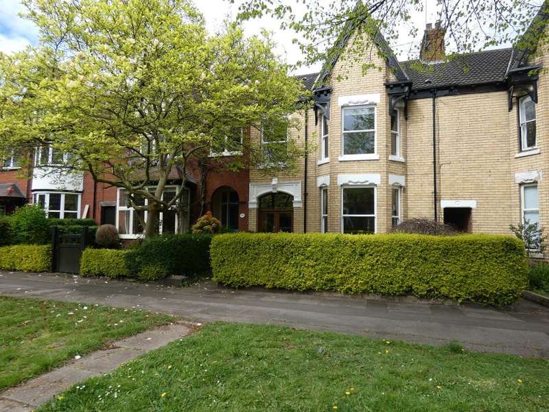 5 Bedrooms Terraced House for sale in Park Avenue, Hull, HU5