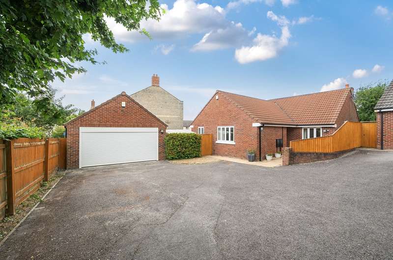 4 Bedrooms Detached Bungalow for sale in Hindhayes Lane, Street, BA16