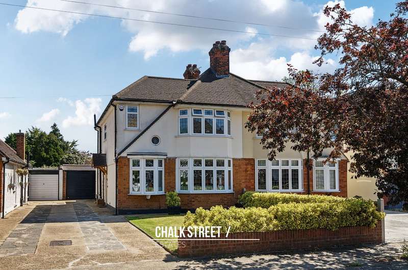 3 Bedrooms Detached House for sale in Havering Drive, Marshalls, RM1