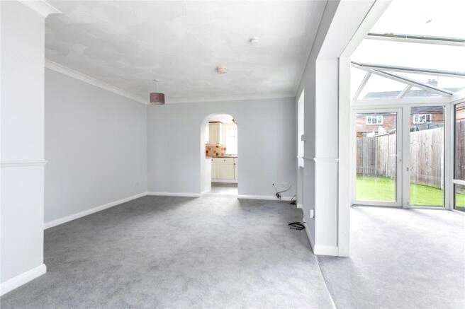 2 Bedrooms Bungalow for rent in Evenlode Way, Sandhurst, Berkshire, GU47