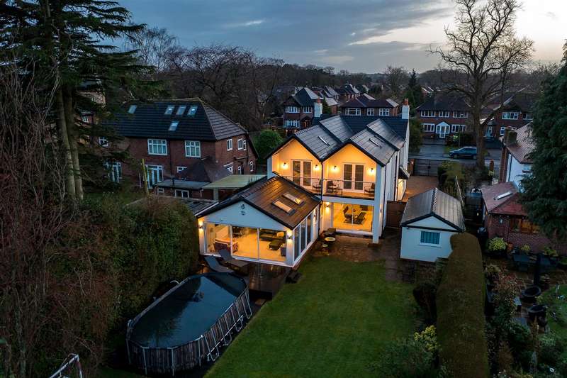 5 Bedrooms Detached House for sale in The Avenue, Sale, M33
