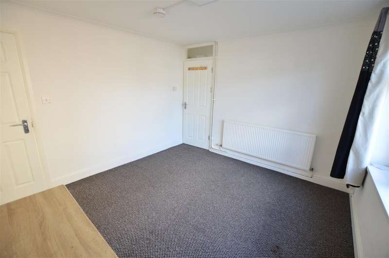 4 Bedrooms End Of Terrace House for rent in Larch Close, Slough, SL2