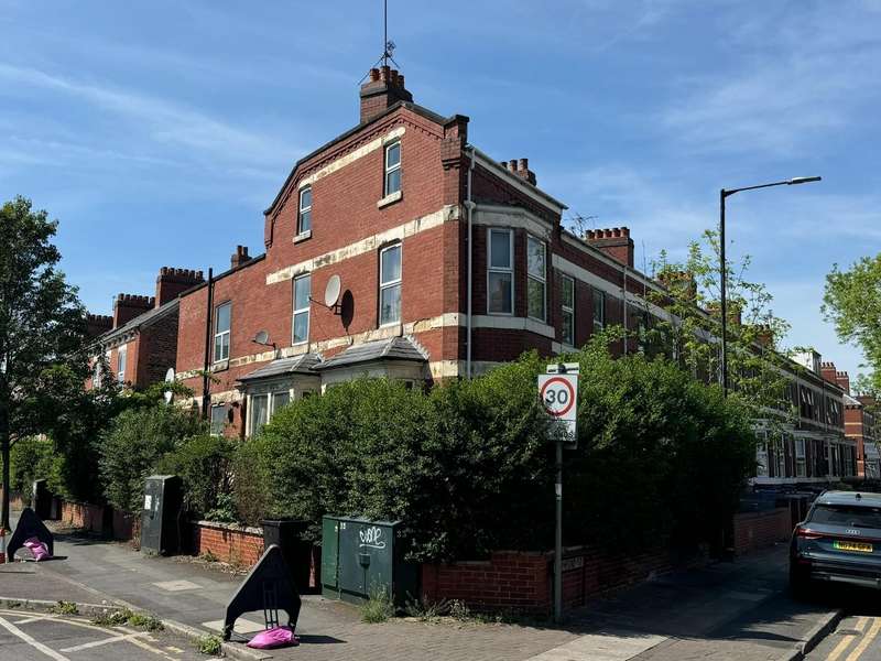 4 Bedrooms End Of Terrace House for sale in Stamford Street, Old Trafford, M16