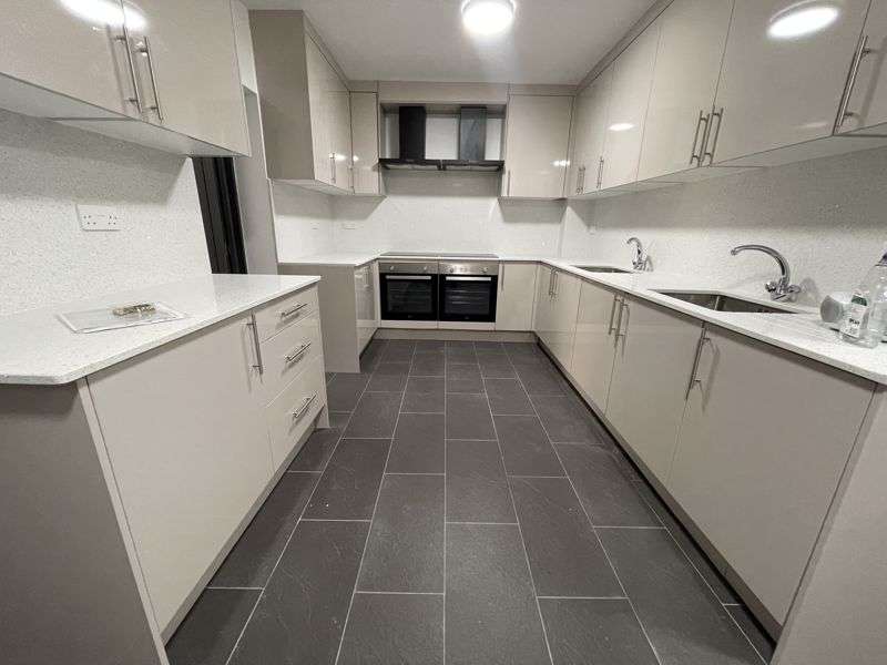 6 Bedrooms Property for rent in Gaveston Road, Slough, SL2