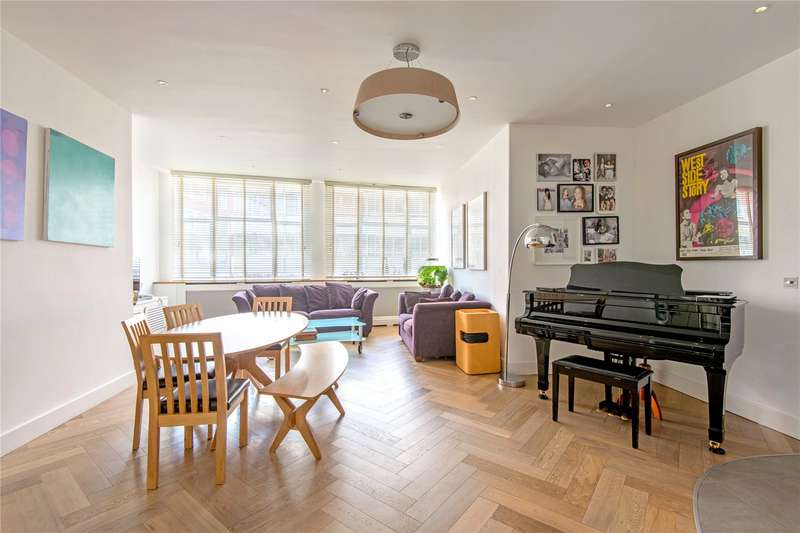 3 Bedrooms Flat
