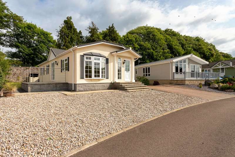 2 Bedrooms Lodge Character Property