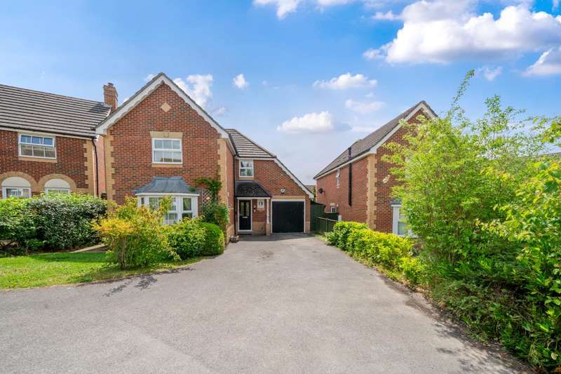 4 Bedrooms Detached House