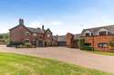 5 Bedrooms Detached House