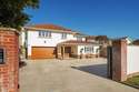 5 Bedrooms Property