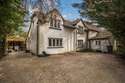 6 Bedrooms House