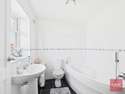 3 Bedrooms Detached House