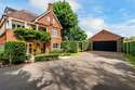 5 Bedrooms House