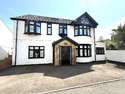 5 Bedrooms Detached House