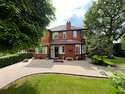 5 Bedrooms Detached House