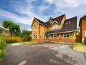 5 Bedrooms House