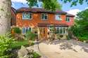 5 Bedrooms House
