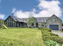 5 Bedrooms Property