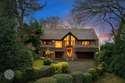 7 Bedrooms House