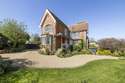 4 Bedrooms House
